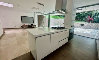 Casa en venta en san lucas, Parte alta de Envigado con Domótica