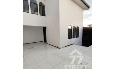 CASA EN CIUDAD JARDIN
