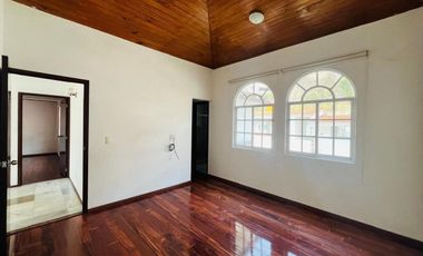 Casa Renta  Lomas del Río
