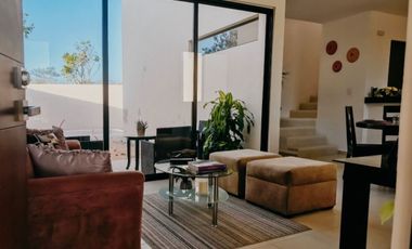 CASA EN VENTA CON RECAMARA EN PLANTA BAJA EN PRIVADA CUMBRES NOVO NORTE