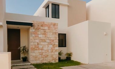 CASA EN VENTA CON RECAMARA EN PLANTA BAJA EN PRIVADA CUMBRES NOVO NORTE