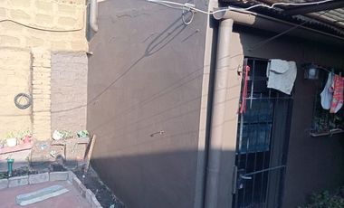 Casa en venta - 2 Dormitorios 2 Baños - Local - 334Mts2 - Burzaco