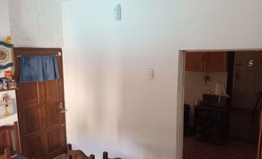 Casa en venta - 2 Dormitorios 2 Baños - Local - 334Mts2 - Burzaco