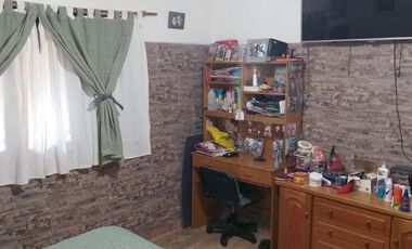 Casa en venta - 2 Dormitorios 2 Baños - Local - 334Mts2 - Burzaco
