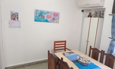 Casa en venta - 2 Dormitorios 2 Baños - Local - 334Mts2 - Burzaco