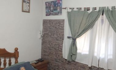 Casa en venta - 2 Dormitorios 2 Baños - Local - 334Mts2 - Burzaco