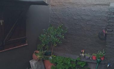 Casa en venta - 2 Dormitorios 2 Baños - Local - 334Mts2 - Burzaco