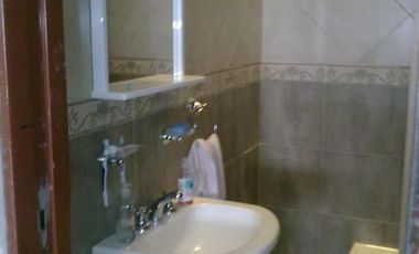 Casa en venta - 2 Dormitorios 2 Baños - Local - 334Mts2 - Burzaco