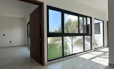 Casa en fraccionamiento residencial puerta de hierro