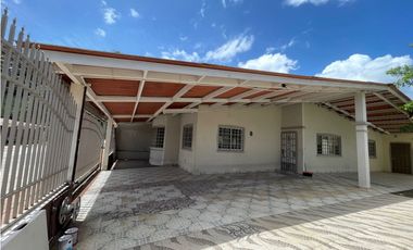ALQUILO CASA ALTOS DE LAS PRADERAS DE SAN ANTONIO ESQUINA