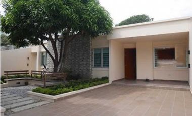 Amplia Casa en el Barrio el jardin Santa Marta