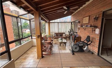 VENTA DE AMPLIO CÓMODO Y HERMOSO APARTAMENTO DUPLEX POBLADO MEDELLN