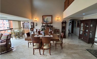 VENTA DE AMPLIO CÓMODO Y HERMOSO APARTAMENTO DUPLEX POBLADO MEDELLN