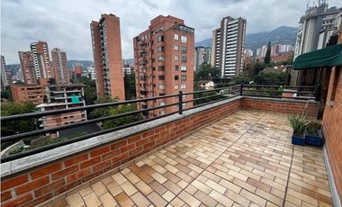 VENTA DE AMPLIO CÓMODO Y HERMOSO APARTAMENTO DUPLEX POBLADO MEDELLN