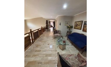 VENTA DE AMPLIO CÓMODO Y HERMOSO APARTAMENTO DUPLEX POBLADO MEDELLN