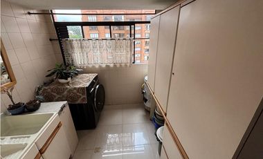 VENTA DE AMPLIO CÓMODO Y HERMOSO APARTAMENTO DUPLEX POBLADO MEDELLN