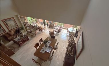 VENTA DE AMPLIO CÓMODO Y HERMOSO APARTAMENTO DUPLEX POBLADO MEDELLN