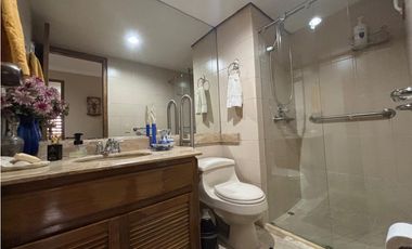 VENTA DE AMPLIO CÓMODO Y HERMOSO APARTAMENTO DUPLEX POBLADO MEDELLN