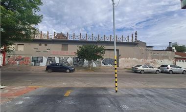 Galpon en venta con Salida a 4 Calles
