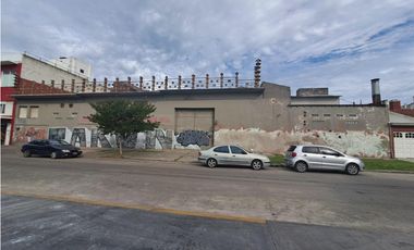 Galpon en venta con Salida a 4 Calles