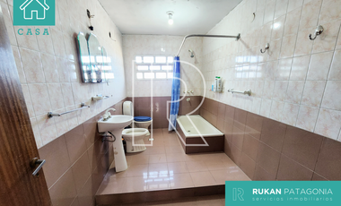 #AlquilerRUKAN | Casa de 4 Habitaciones | Calle CUBA | Barrio MIRADOR | Caleta Olivia.-