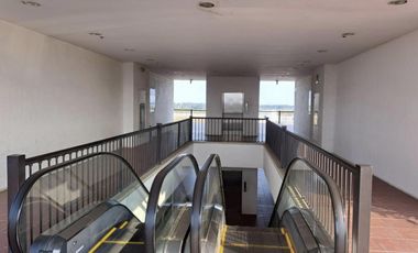 Venta de local / oficina comercial    parqueo  en Plaza Proyecto   Samborondon (OFI)