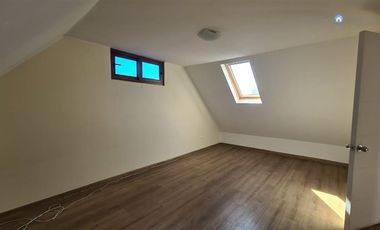 Casa en Arriendo en Valle Lo Castillo