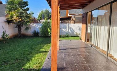 Casa en Arriendo en Valle Lo Castillo