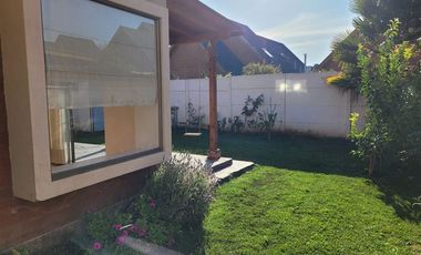 Casa en Arriendo en Valle Lo Castillo
