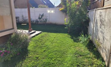Casa en Arriendo en Valle Lo Castillo