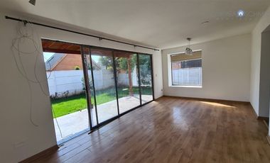 Casa en Arriendo en Valle Lo Castillo