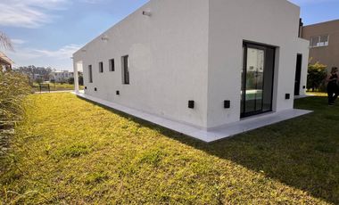 CASA VENTA 4 AMBIENTES EN LAGOS DE CANNING
