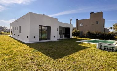 CASA VENTA 4 AMBIENTES EN LAGOS DE CANNING