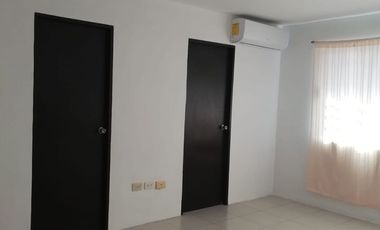 Casa en RENTA en privada Cerradas del valle