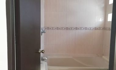 Casa en RENTA en privada Cerradas del valle