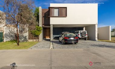 Casa de lujo en venta en Hacienda San Acasio en coto.