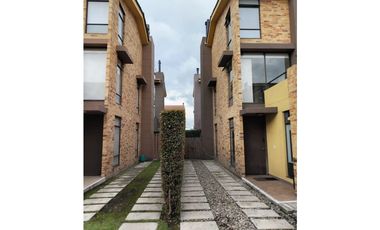 VENDO CASA EN CONJUNTO CERRADO EN CAJICA