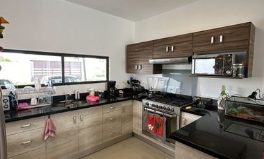 Casa en Venta en Privada Salvia, Floresta Mérida Yucatán.