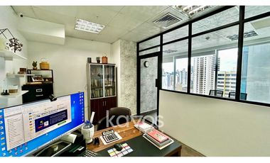 OFICINA EN SORTIS BUSINESS TOWER - A LA VENTA