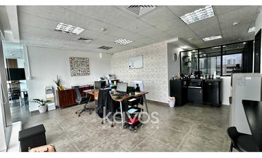 OFICINA EN SORTIS BUSINESS TOWER - A LA VENTA