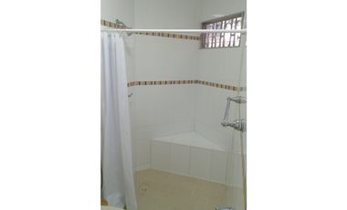 Venta de Casa con 3 pisos en Hato Pintado