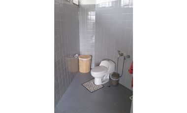 Venta de Casa con 3 pisos en Hato Pintado