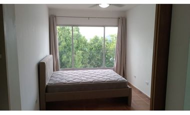 Venta de Casa con 3 pisos en Hato Pintado