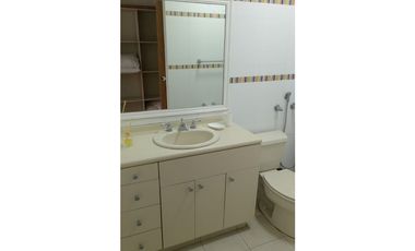 Venta de Casa con 3 pisos en Hato Pintado