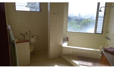 Venta de Casa con 3 pisos en Hato Pintado