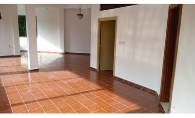 Venta de Casa con 3 pisos en Hato Pintado