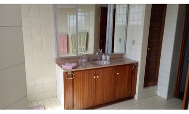 Venta de Casa con 3 pisos en Hato Pintado