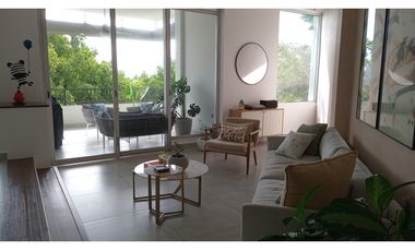 Venta de Casa con 3 pisos en Hato Pintado
