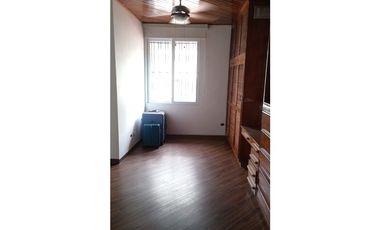 Venta de Casa con 3 pisos en Hato Pintado