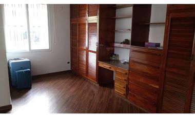 Venta de Casa con 3 pisos en Hato Pintado